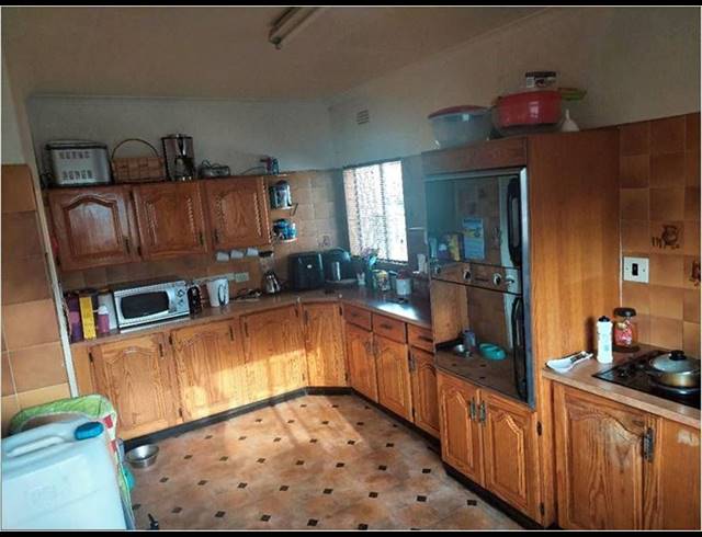 3 BEDROOM HOUSE FOR SALE IN VAN RIEBEECK PARK